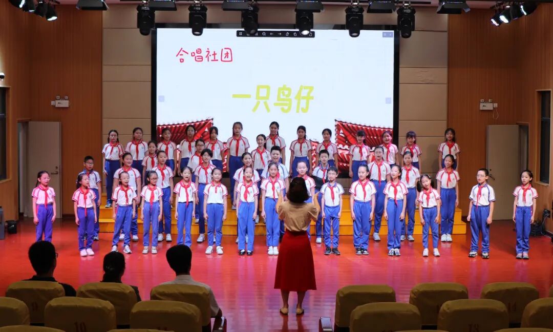 漳州台商投资区角美中心小学漳台少年合唱闽南语童谣《一只鸟仔》.jpg