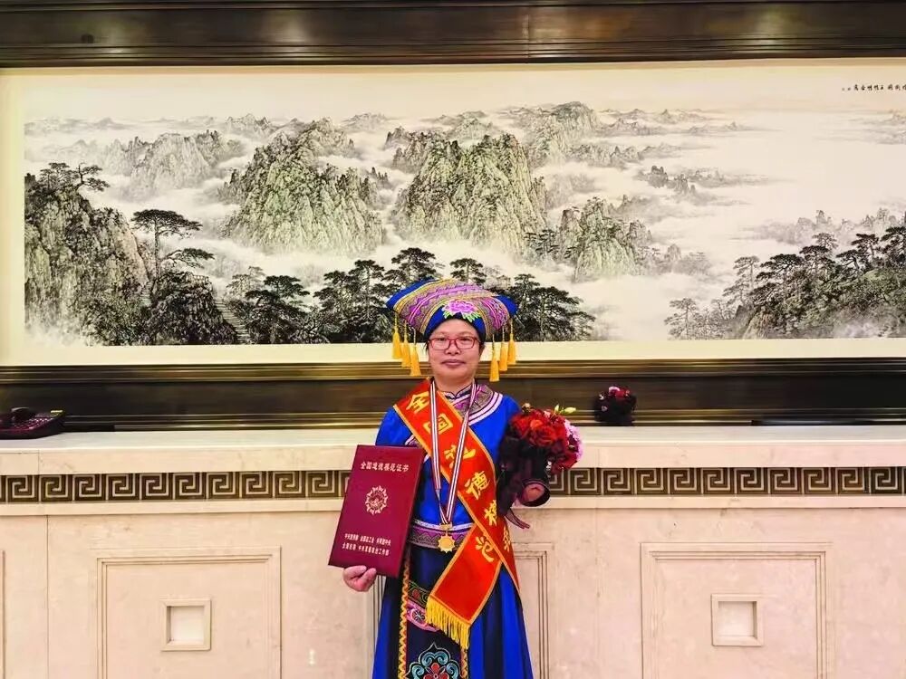 第九届全国道德模范--罗连草.jpg